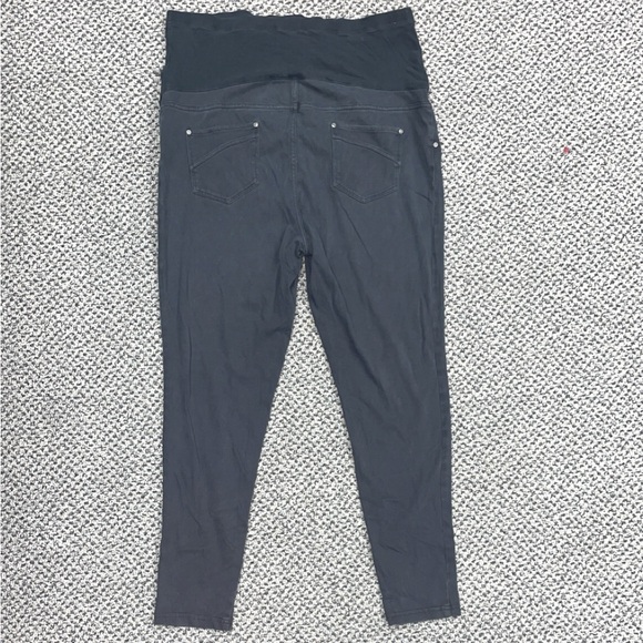 Time and Tru Maternity Black Skinny Pants - Picture 2 of 3